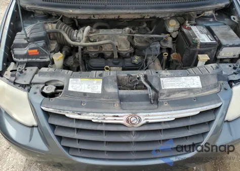 2005 Chrysler Town & Country Touring из США, поврежденный, VIN 2C4GP54L15R562675